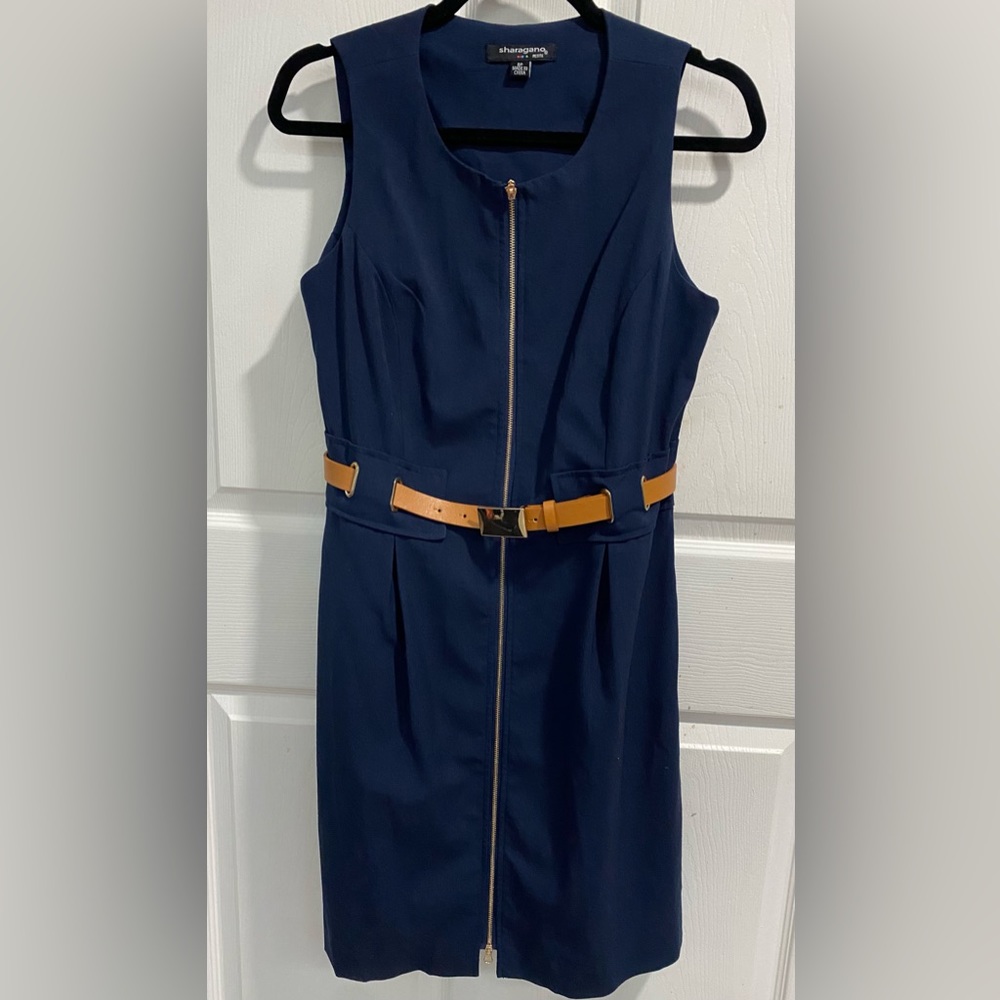 Sharagano Sleeveless, Zip Front Navy Dress w/Gold Accented Buckle Belt. Size 8P.